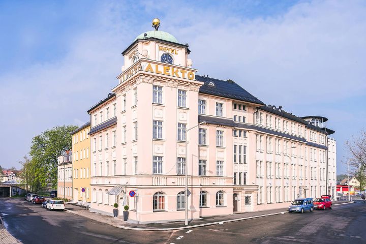 HOTEL ALEKTO Außenansicht bei Tageslicht